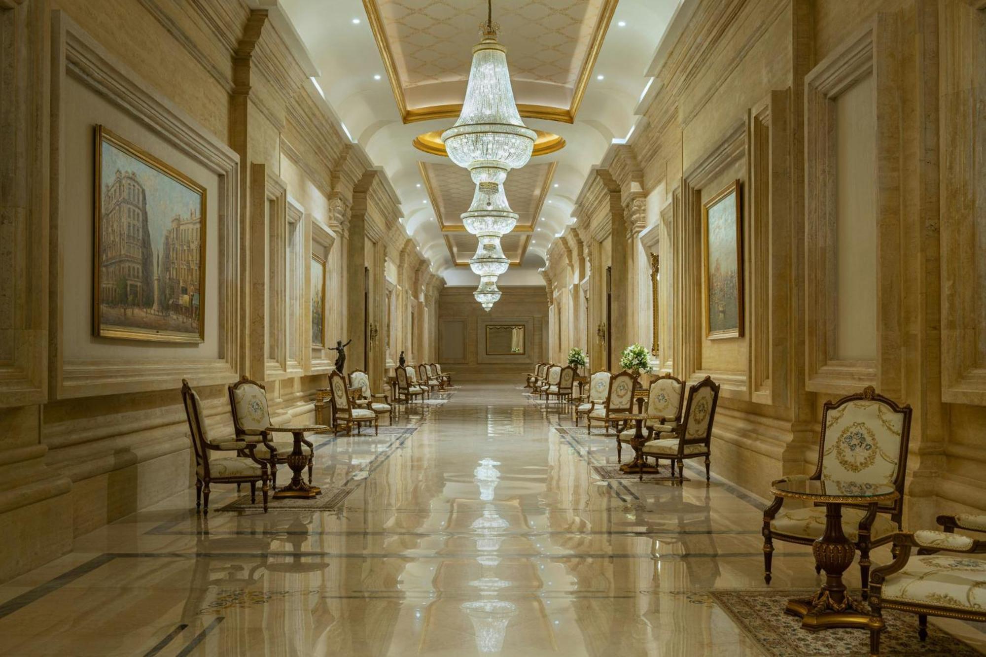 The St Regis New Capital Cairo Hotel Buitenkant foto The lobby of the Four Seasons Hotel